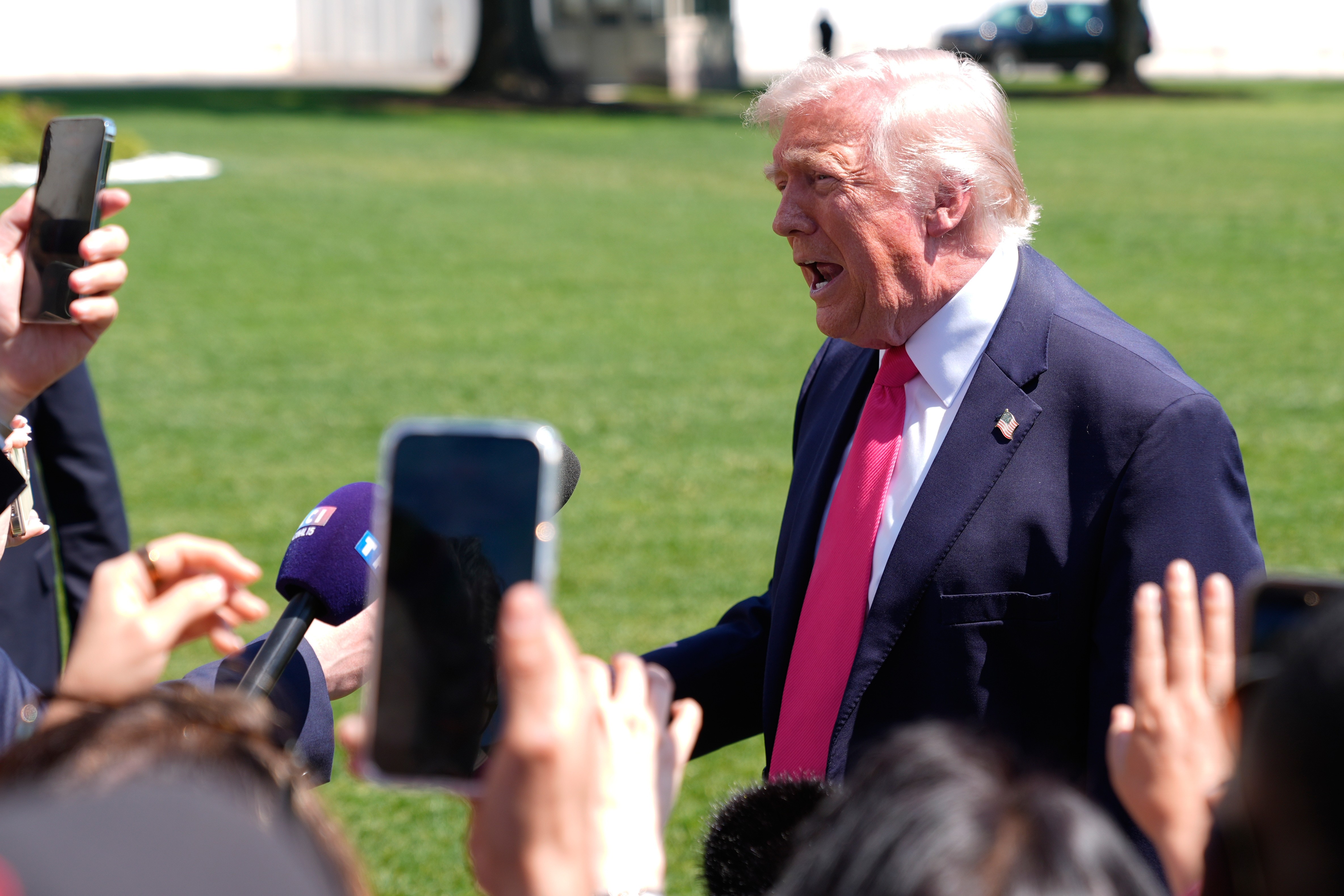 Irã voltará a fechar o Estreito de Ormuz caso o bloqueio naval dos EUA persista, diz agência iraniana