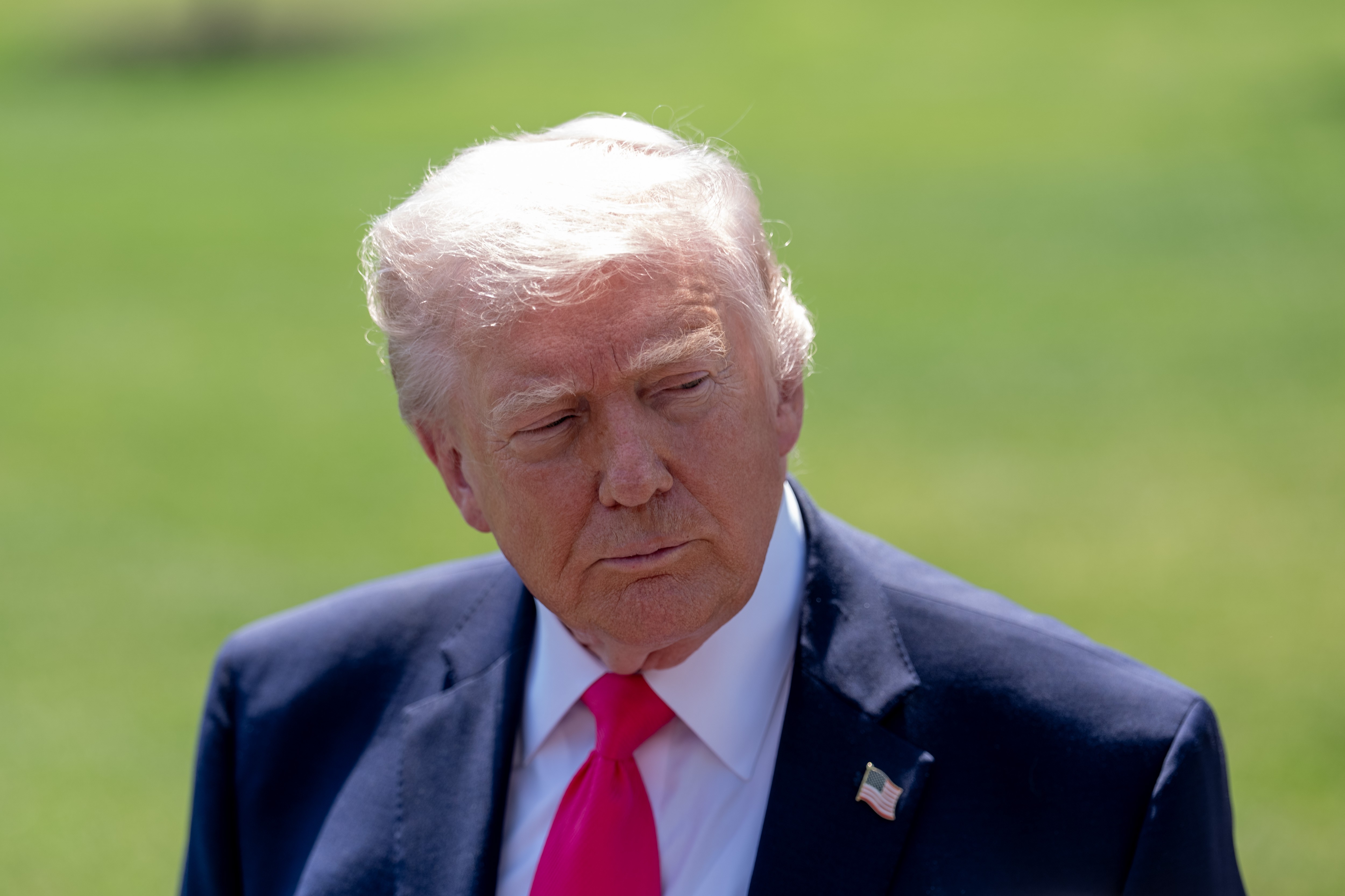 EUA vão entrar no Irã para recuperar o urânio enriquecido, diz Trump a agência